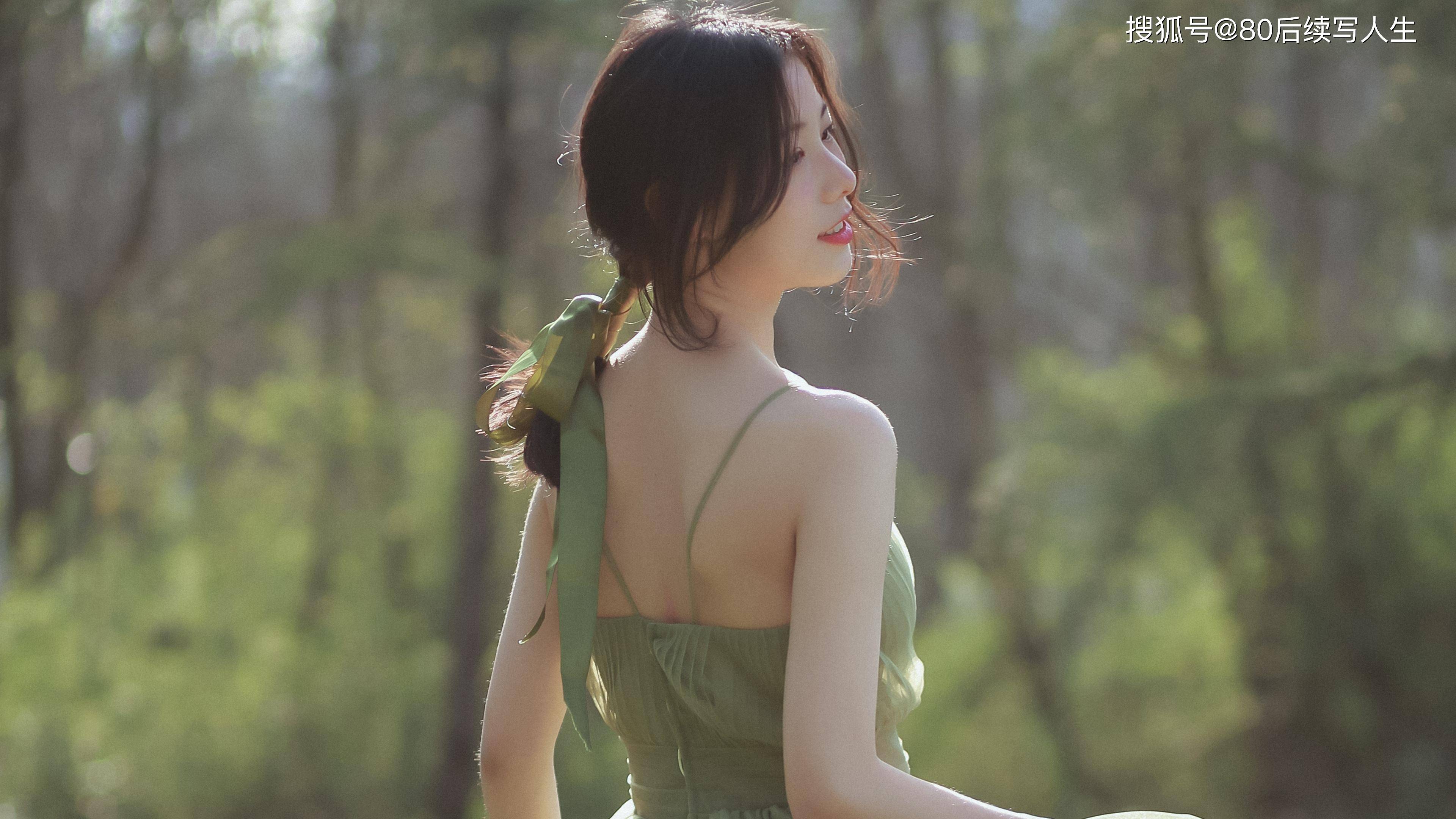 户外美女优雅写真照片,美女电脑高清桌面壁纸!