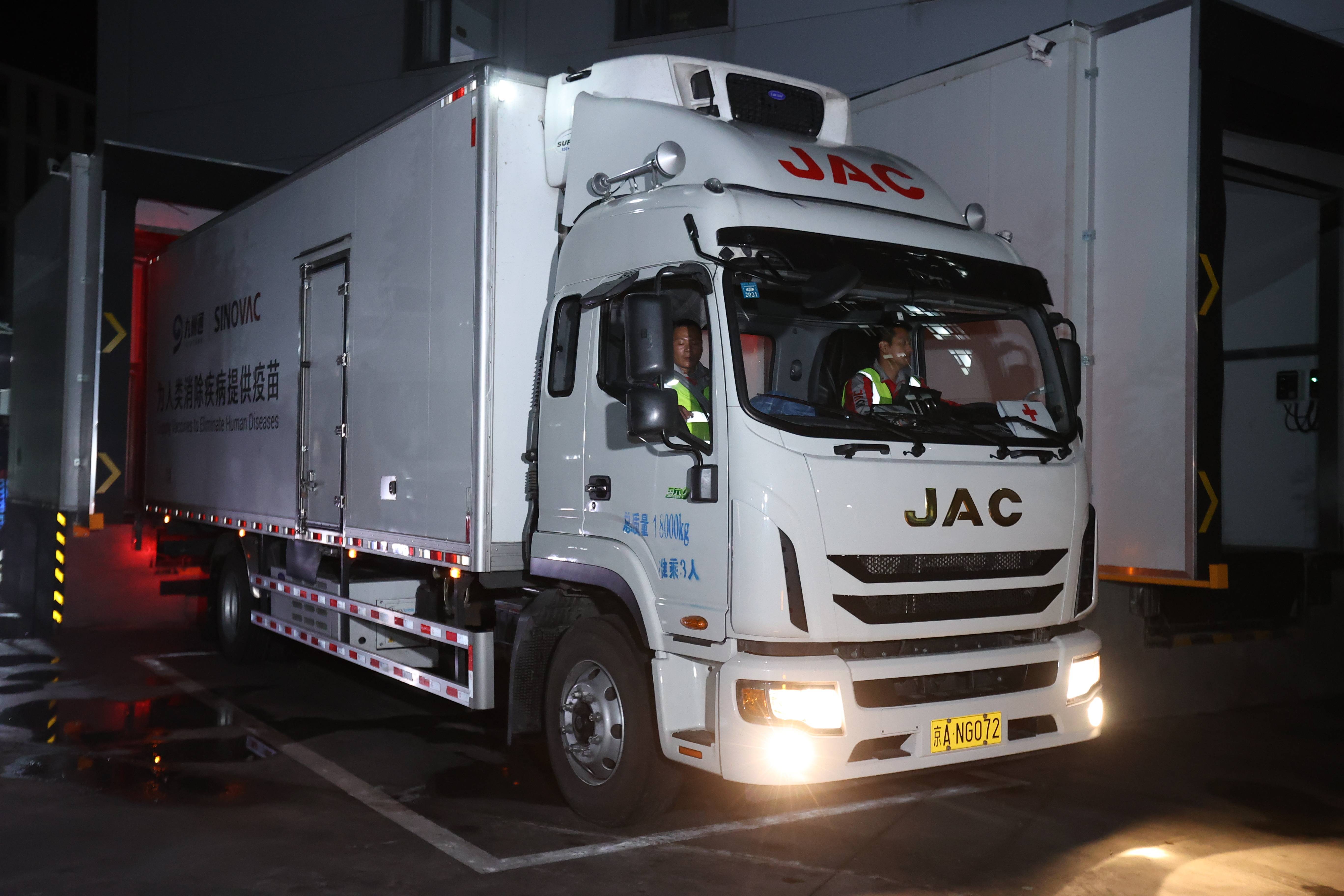 68万支新冠灭活疫苗克尔来福正在装车,即将连夜发往山西