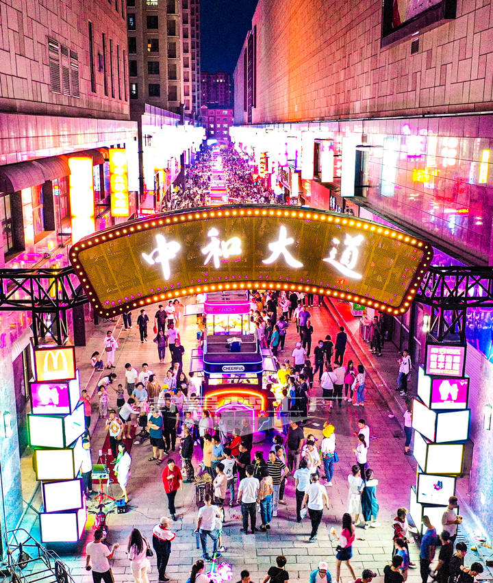 我们不一样长春德惠步行街以新港式主题成功打造网红新地标