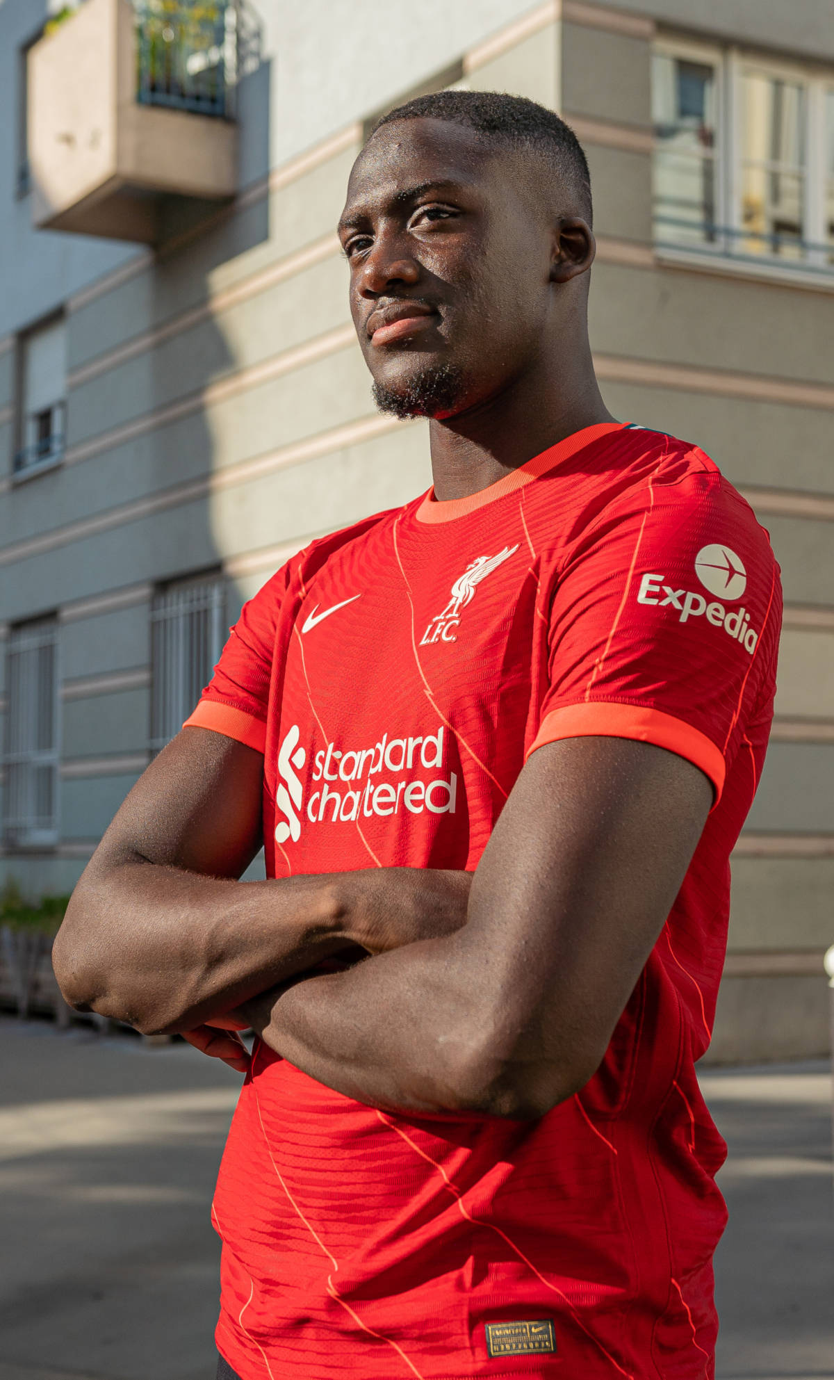 高清图:利物浦新援秀新球衣 接管杜牧昔日号码