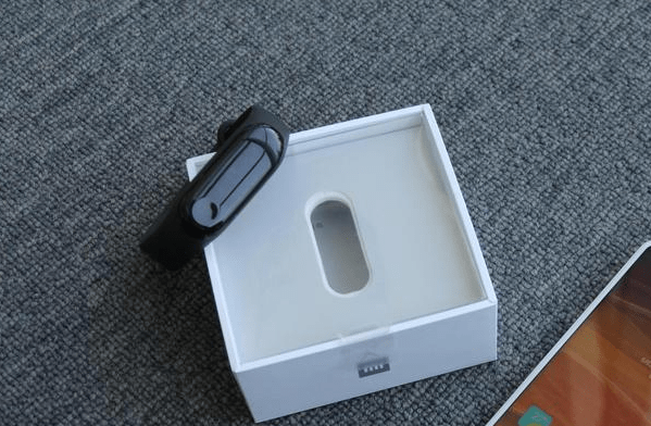 小米手环3评测50米防水全屏触摸长续航