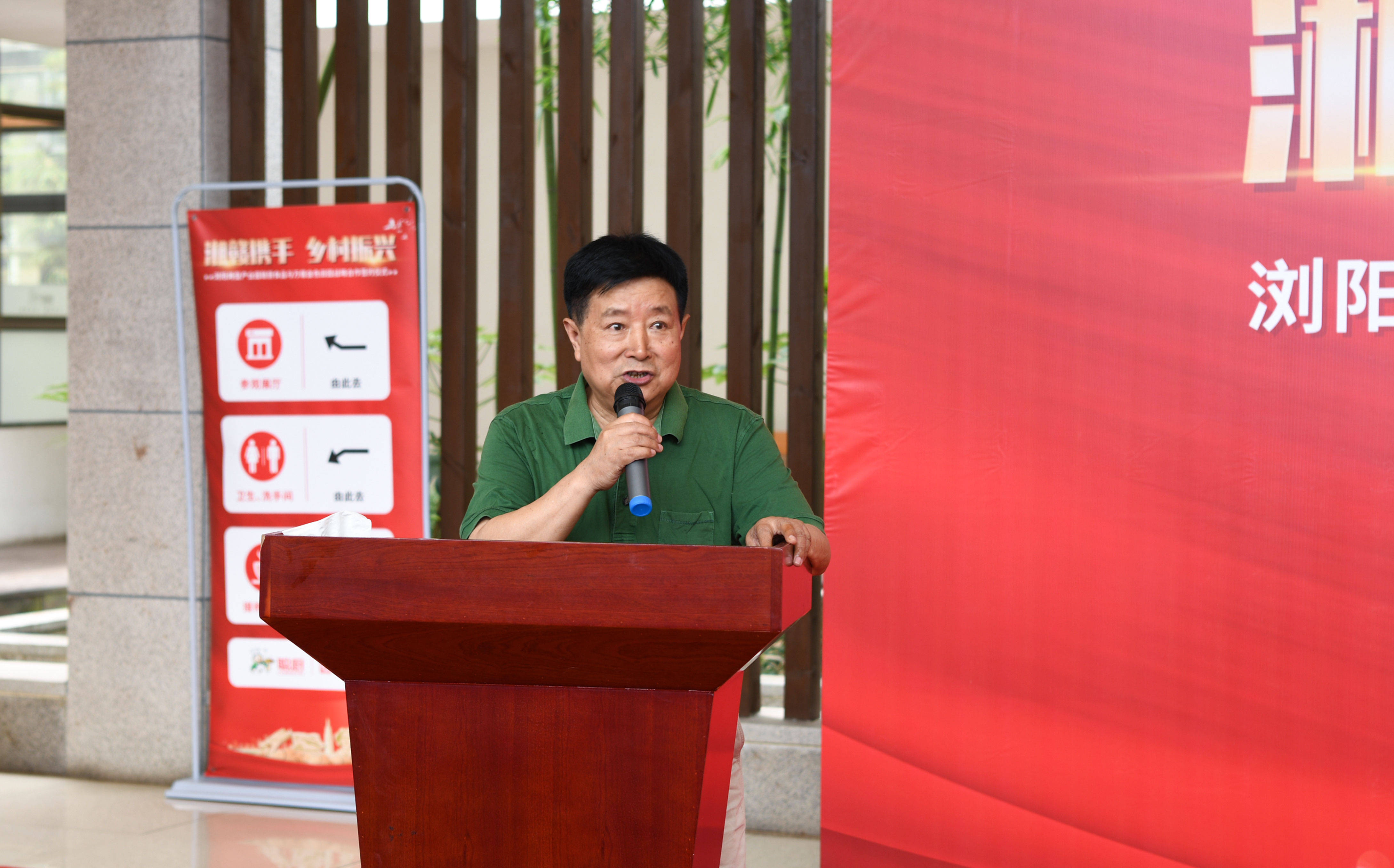 浏阳市两型产业园总顾问欧代明致辞最后,唐步聪和黄丽分别代表湖南新