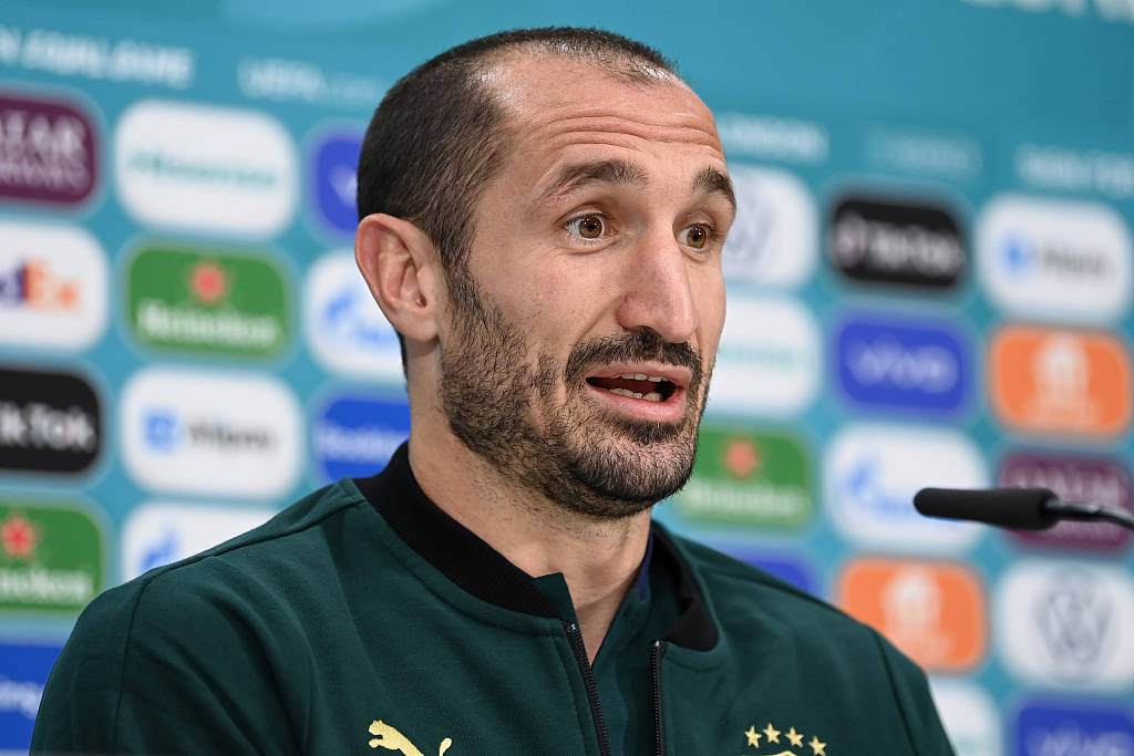 高清图:意大利队召开发布会 基耶利尼笑容满面