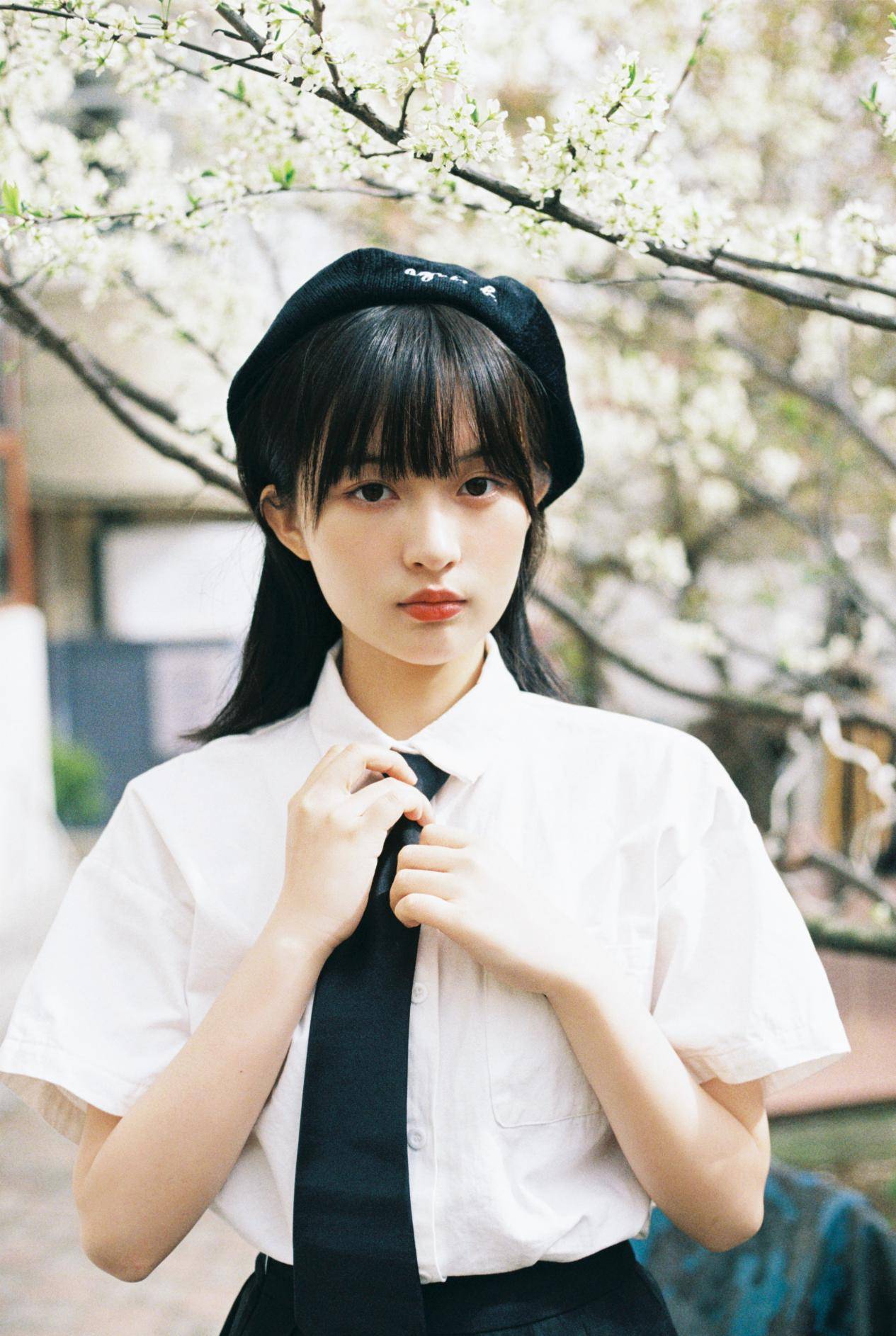 李澳曝最新恬静校园写真 纵享校园夏日风情