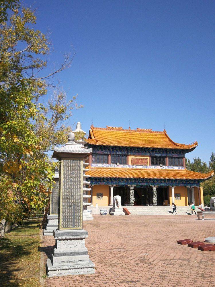 北方的寺庙石雕大象
