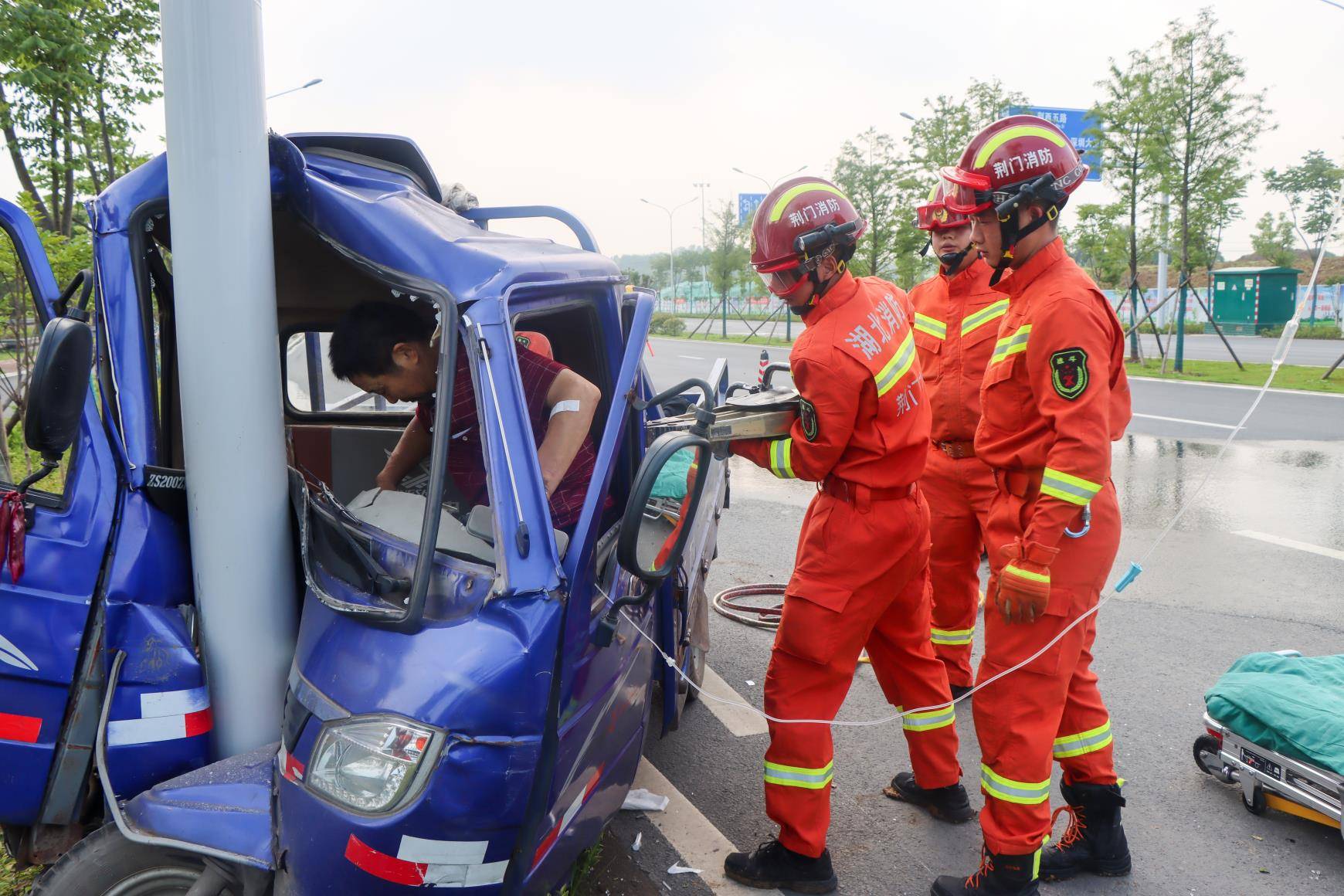 长坂坡路特勤站成功处置一起车祸救援