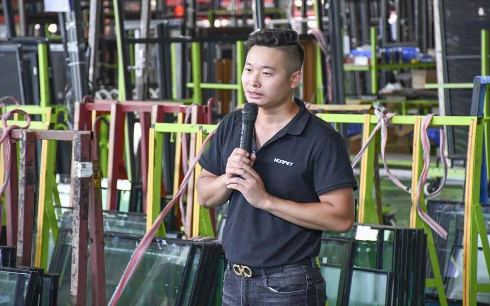 总经办范林军先生公布评比数据