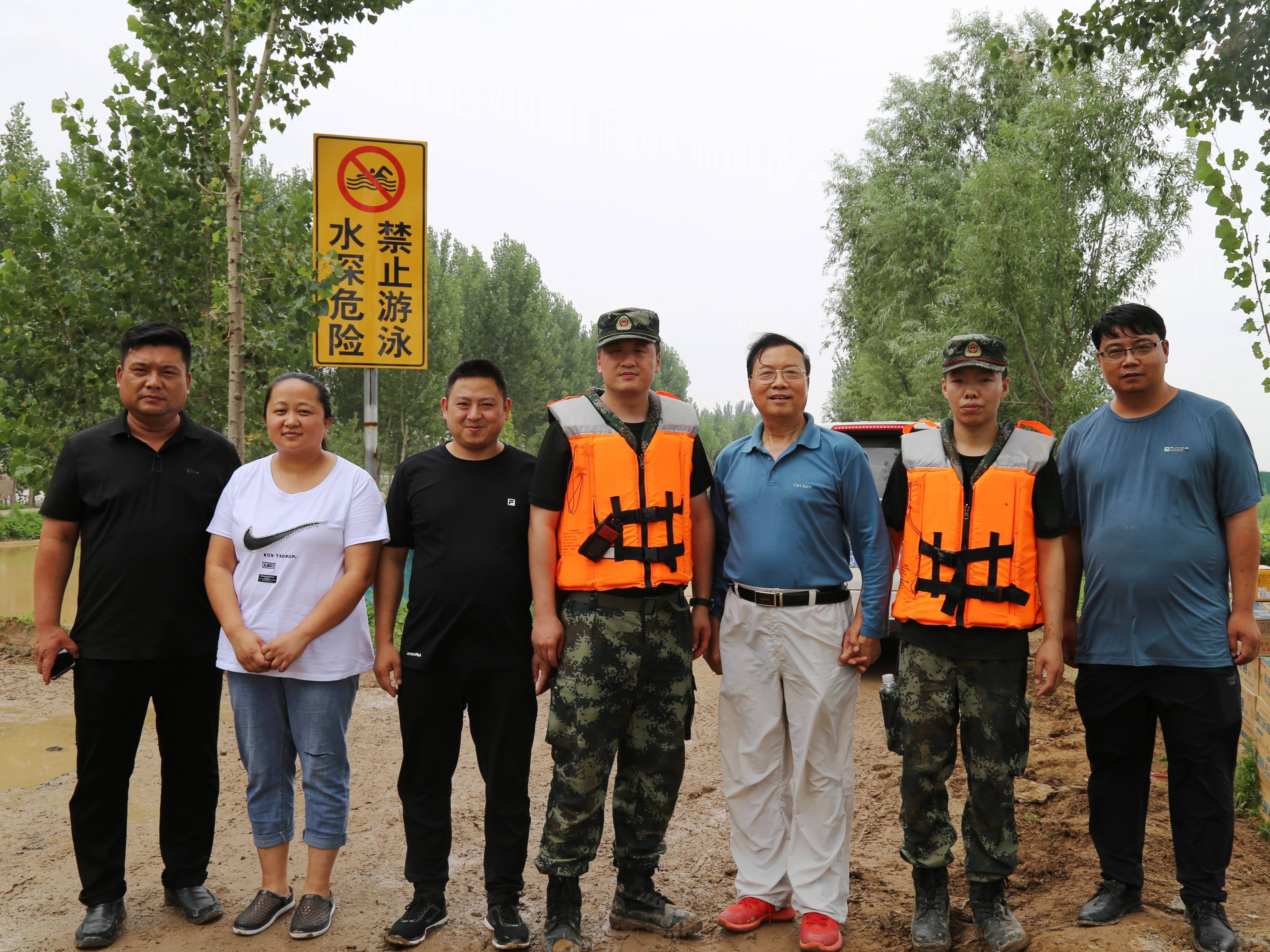 河南贾鲁河抗洪子弟兵生死救援开封退役军人洪水堤坝送情送暖