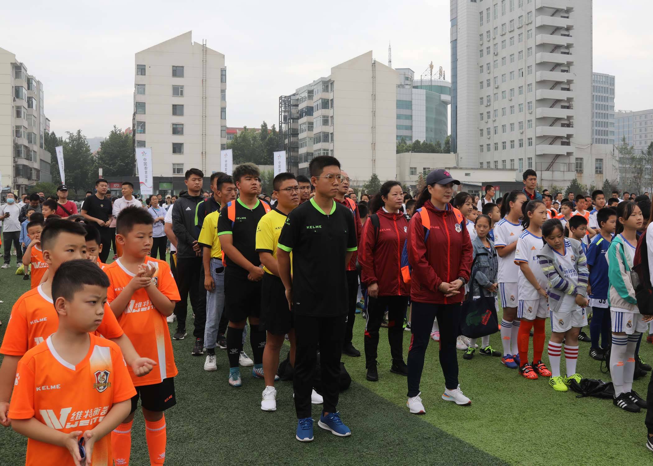 中國體育彩票杯第六屆長治市青少年四級足球聯賽在體育公園開幕