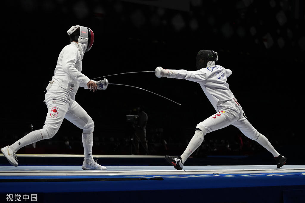 高清图:奥运男子个人重剑淘汰赛 董超强势进攻