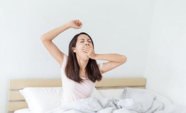 原创睡觉前有4个"短命事",想要健康更长寿,最好一个都不占