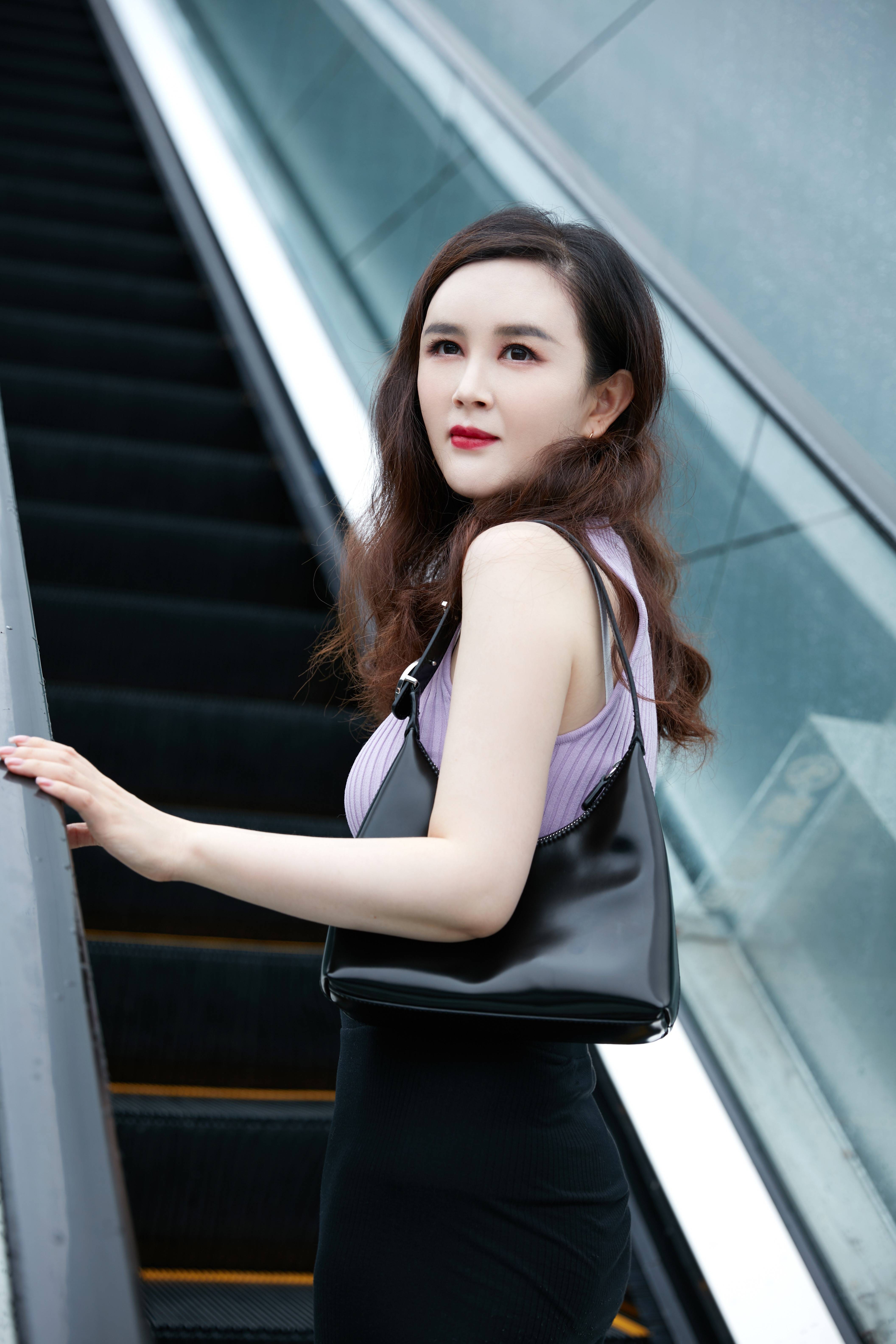 复古盛夏,刘竞翩翩回眸的优雅时光