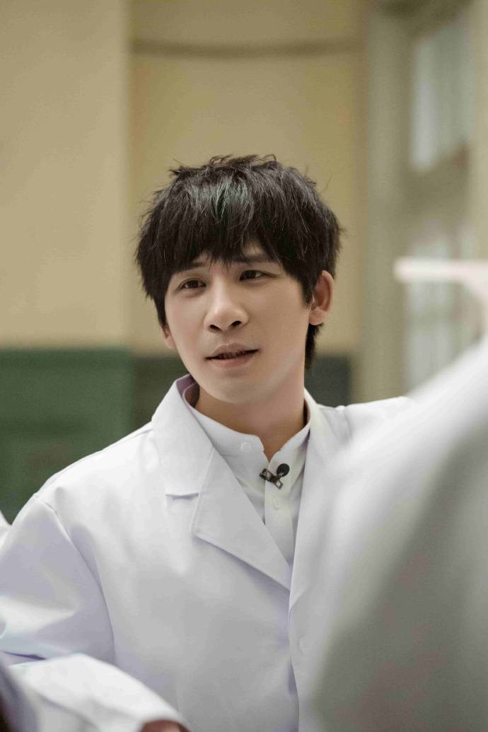 《密室大逃脱3》全能艺人杨幂挑战rap解锁新业务 何炅戏精上身邀邓伦