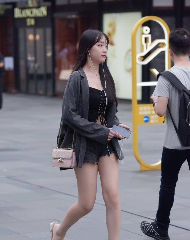 文章|清雅悠然的打底裤穿搭很有时尚感,简单的风格轻松大方,还显年轻