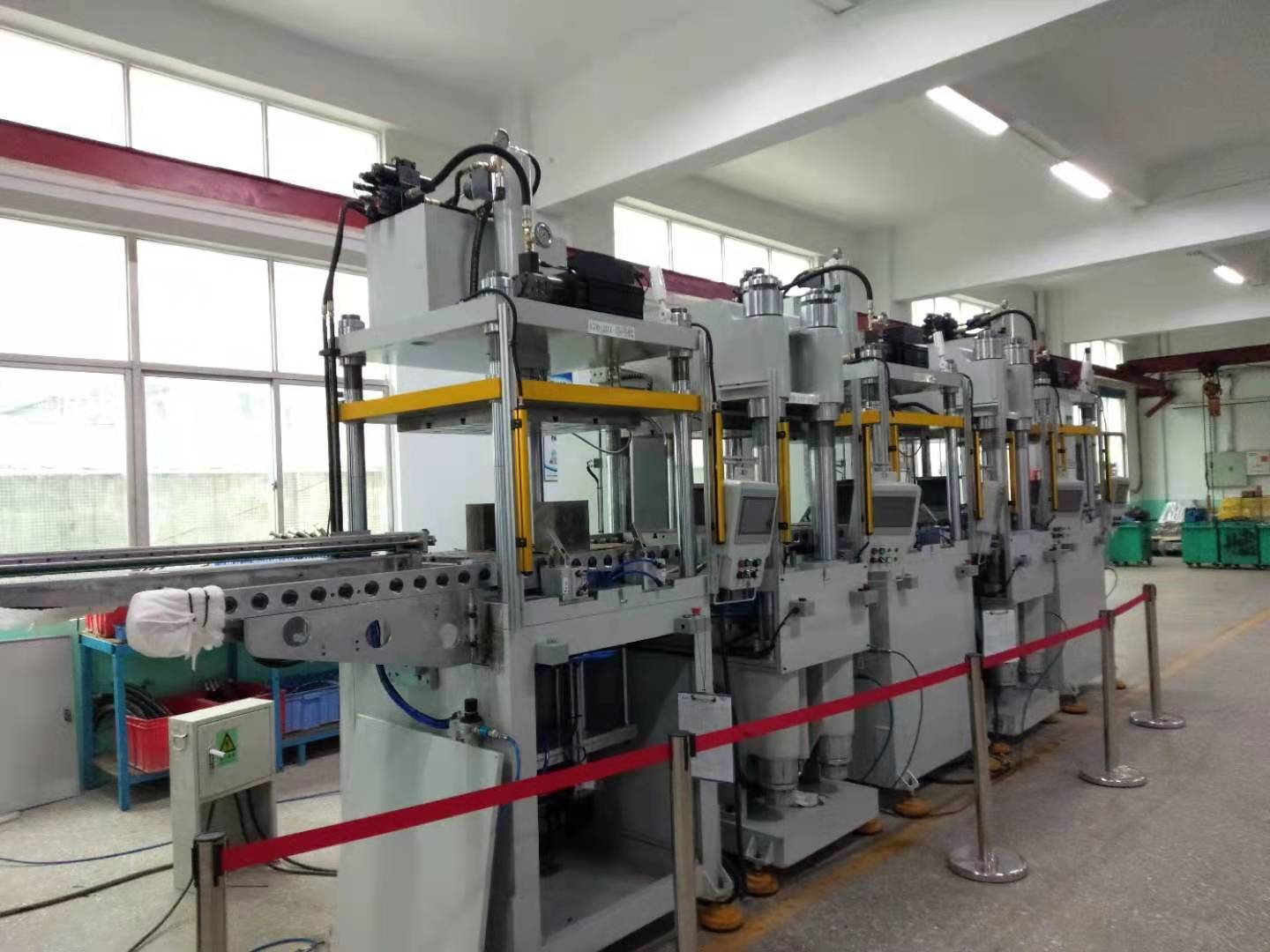 碳纤维伺服热压成型机