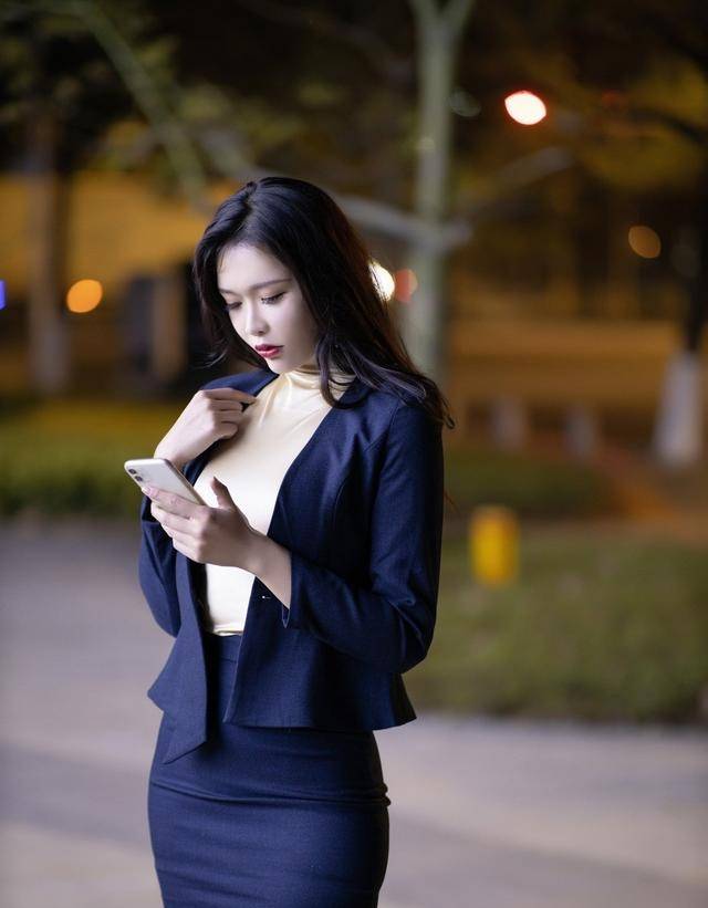 职场|经典的职业套装只要内搭选对不但时尚干练还可以性感迷人