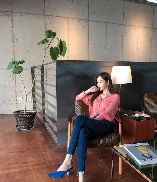 粉色|韩国模特孙允珠韩版时尚粉色衬衫配搭修身牛仔裤网拍