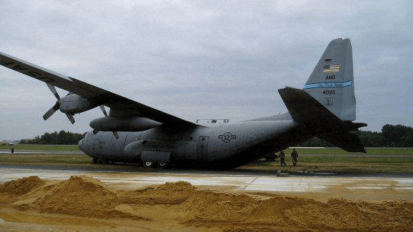 美国C-130“大力神”运输机坠毁集锦 遍布地球南北极都有