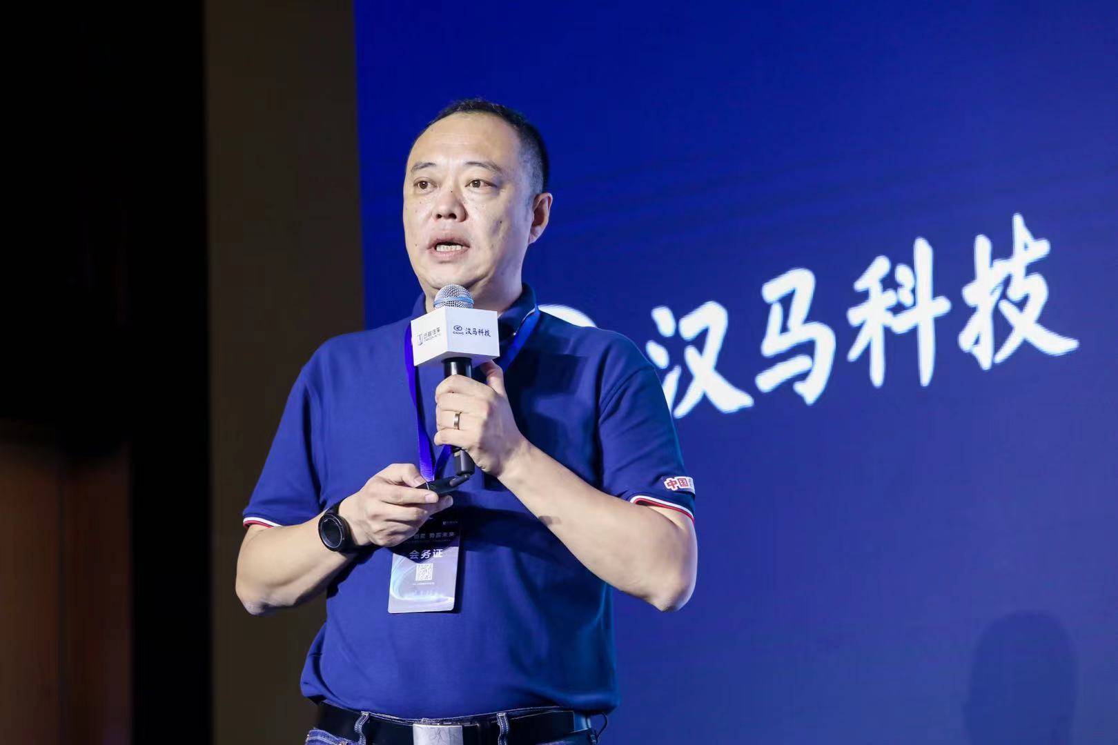 丁哲作《营销业务策略》讲解新能源,国六交织演绎 多元产品矩阵亮相