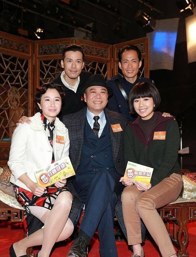 贵妇|张家辉妻子真挺有贵妇感的,穿成富太太样有点显龄,但气质真不错