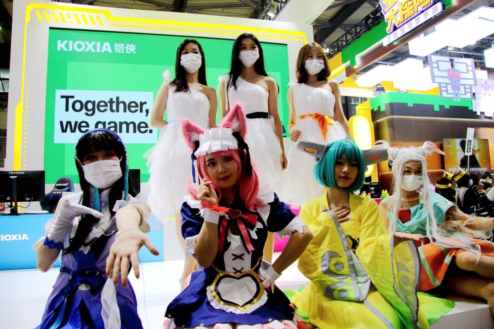 2021chinajoy#铠侠最美颜值showgirl女神带来pcie 4.0旗舰ssd