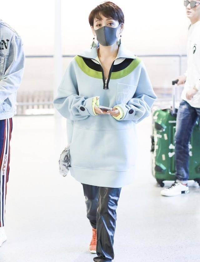 颜色|宁静的身材真绝了，穿着保守的裙子也藏不住，林青霞穿得倒挺随意