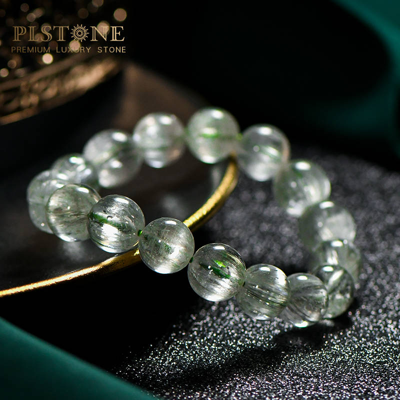 普琳丝被发现于美国北卡罗莱州亚历山大城的绿锂辉又名希登石