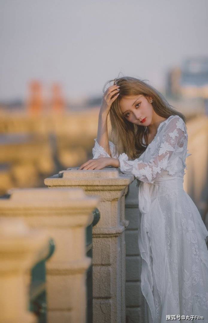 性感美女时尚写真:白色薄纱长裙户外唯美随拍,清纯养眼迷人!