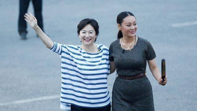 颜色|宁静的身材真绝了，穿着保守的裙子也藏不住，林青霞穿得倒挺随意