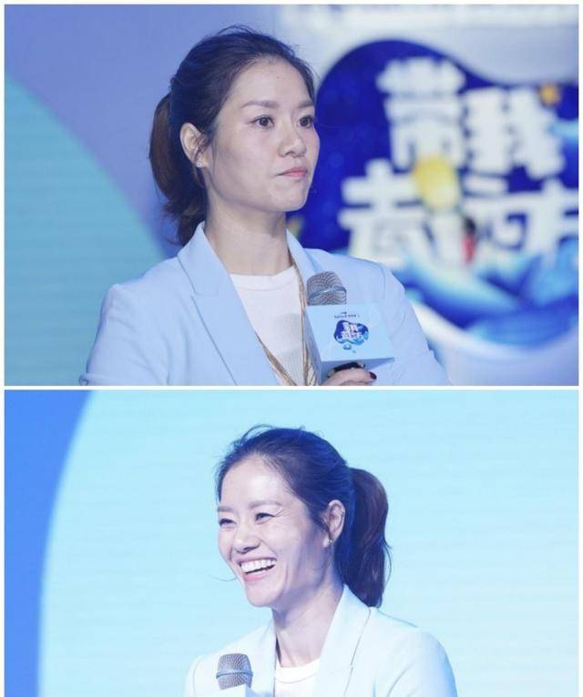 李娜|侯佩岑和李娜同框，两人都穿蓝色，但明星和运动员的差别看出来了