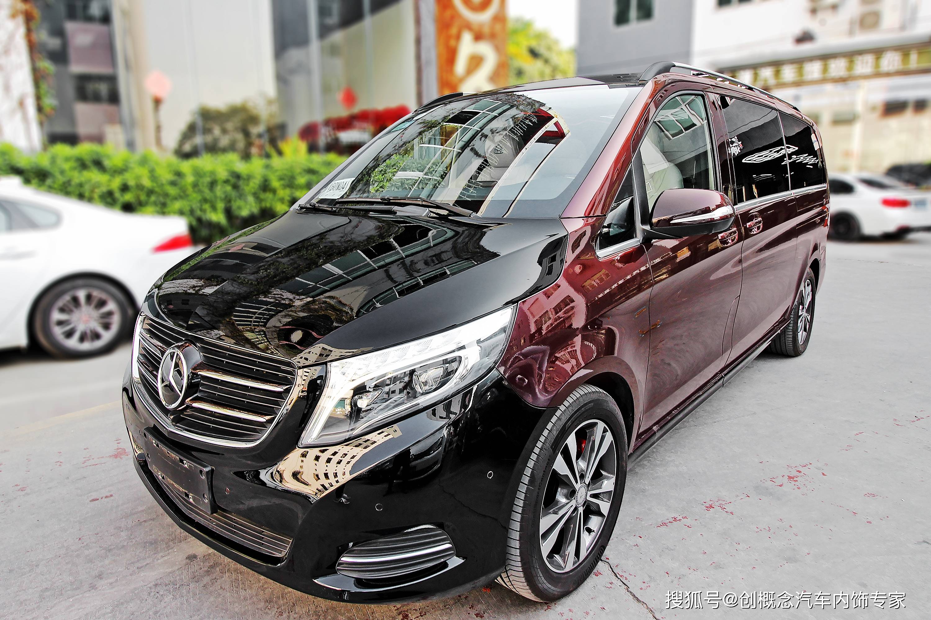 深圳奔驰v260七座无隔断内饰改装蓝白色双开门简约商务感爆棚