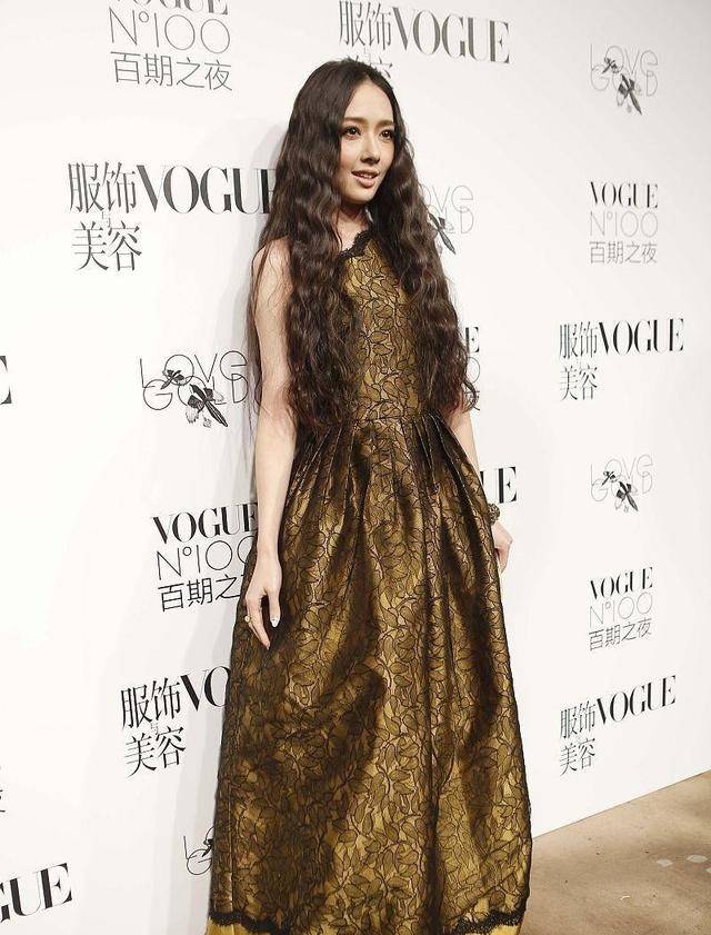 郭碧婷|自带贵气感的女人真瞩目，郭碧婷虽然像穿了“窗帘布”，但好美腻