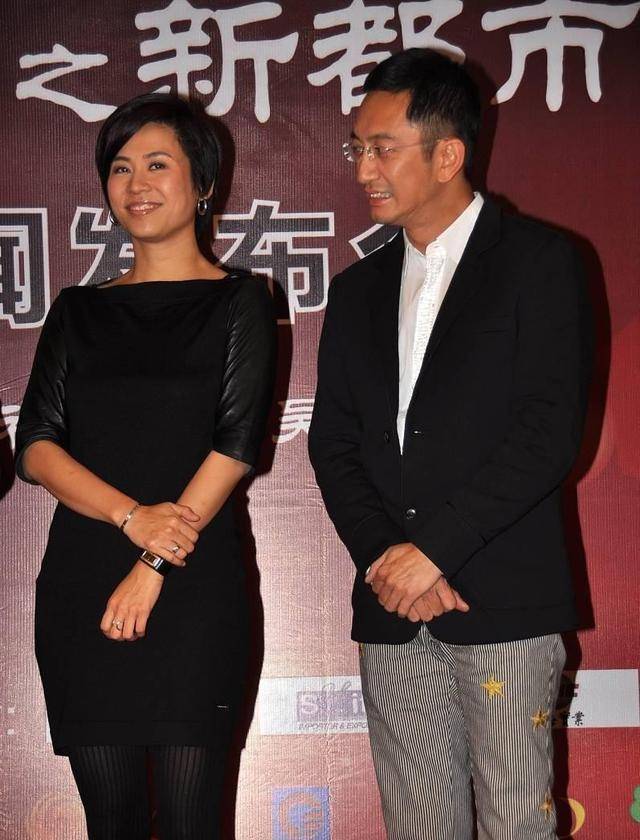 黑色|真是服了宣萱的衣品，本来肤色就不白还穿一身黑，显得有点土气了