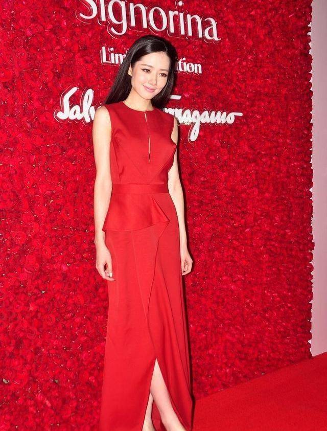 郭碧婷|自带贵气感的女人真瞩目，郭碧婷虽然像穿了“窗帘布”，但好美腻