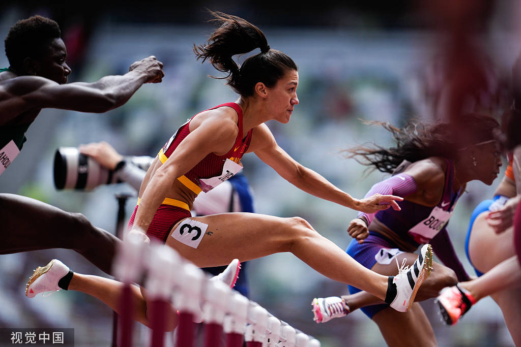高清图:田径女子七项全能 中国选手郑妮娜力出战