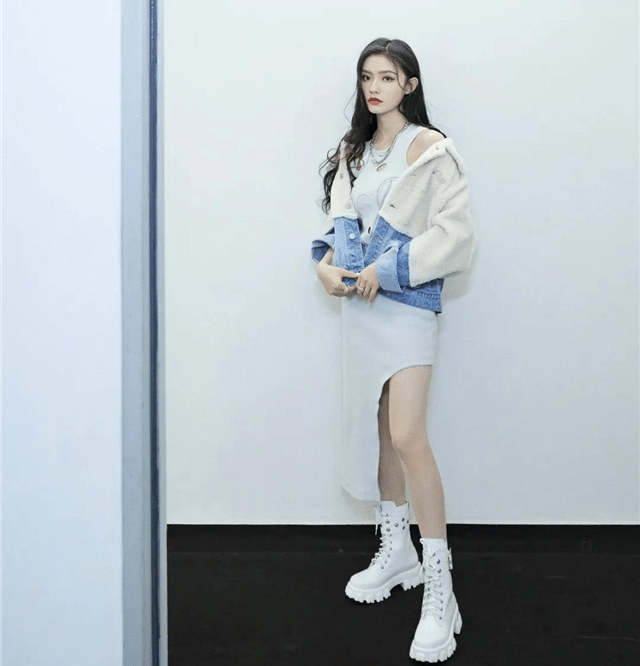 颜色|小白鞋已经过时了，今年流行的是“夏季靴”