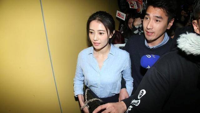 西裤|高圆圆赵又廷虽然是姐弟恋,但手拉手出行真登对,高圆圆看着真嫩