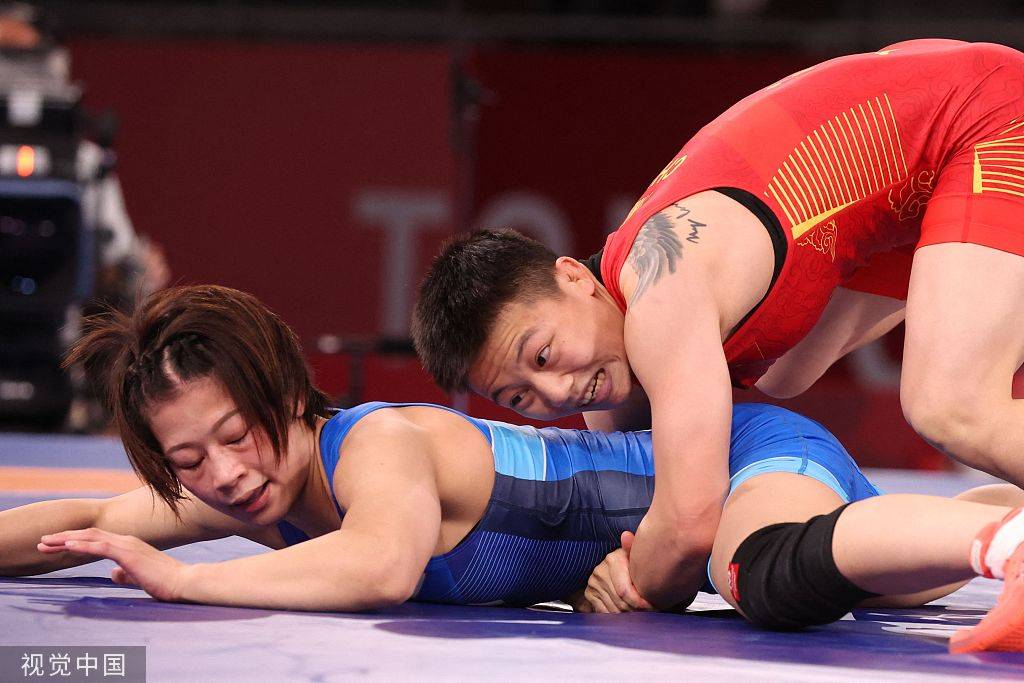 女子摔跤自由式53公斤级庞倩玉摘银 日本选手夺冠