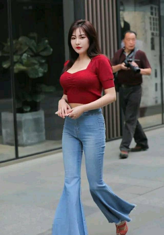 时尚|专题街拍：牛仔裤是每个潮流女人必备的时尚单品