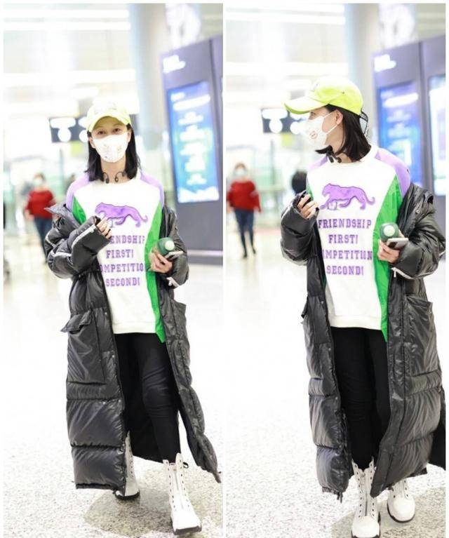 眼袋|倪虹洁还是有些老了,素颜走机场看出了眼袋,但穿衣却挺减龄