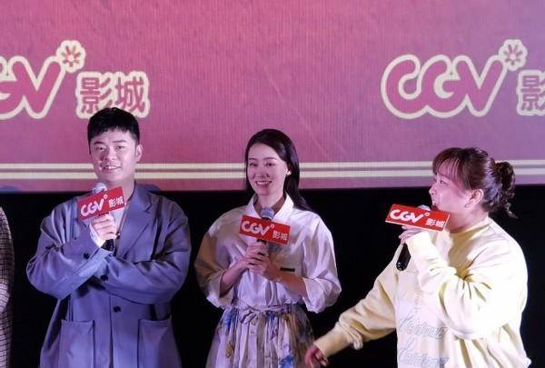 张小斐|张小斐贾玲合体路演,同穿裙子秀闺蜜感情,一胖一瘦好互补