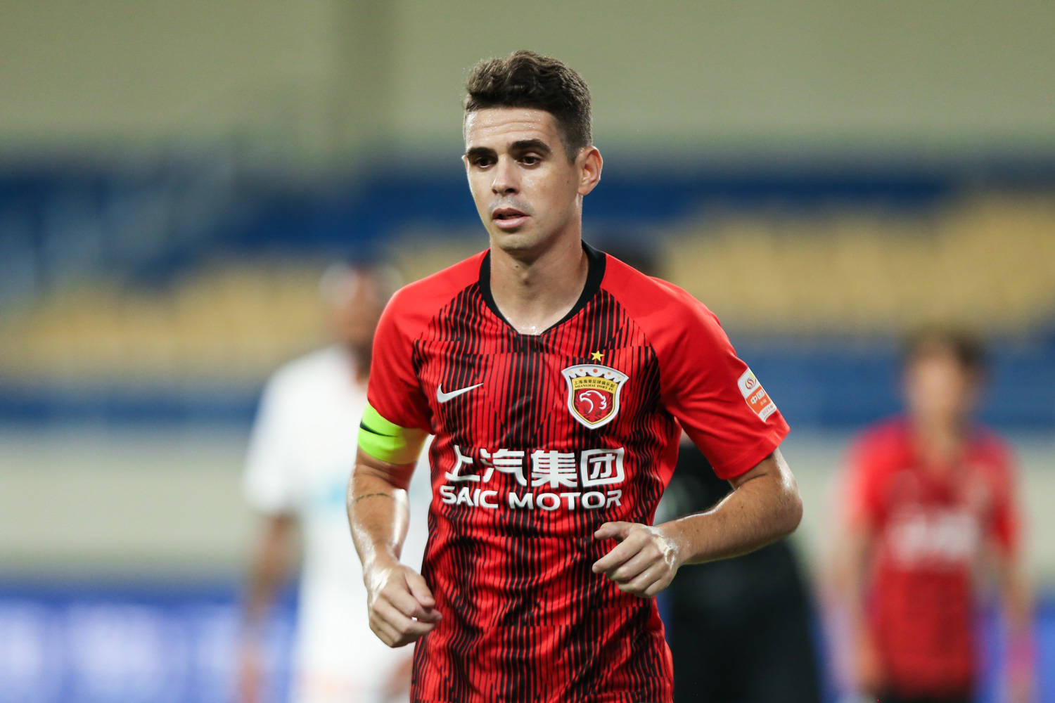 高清:海港激战武汉 对手乌龙奥斯卡与队友庆祝