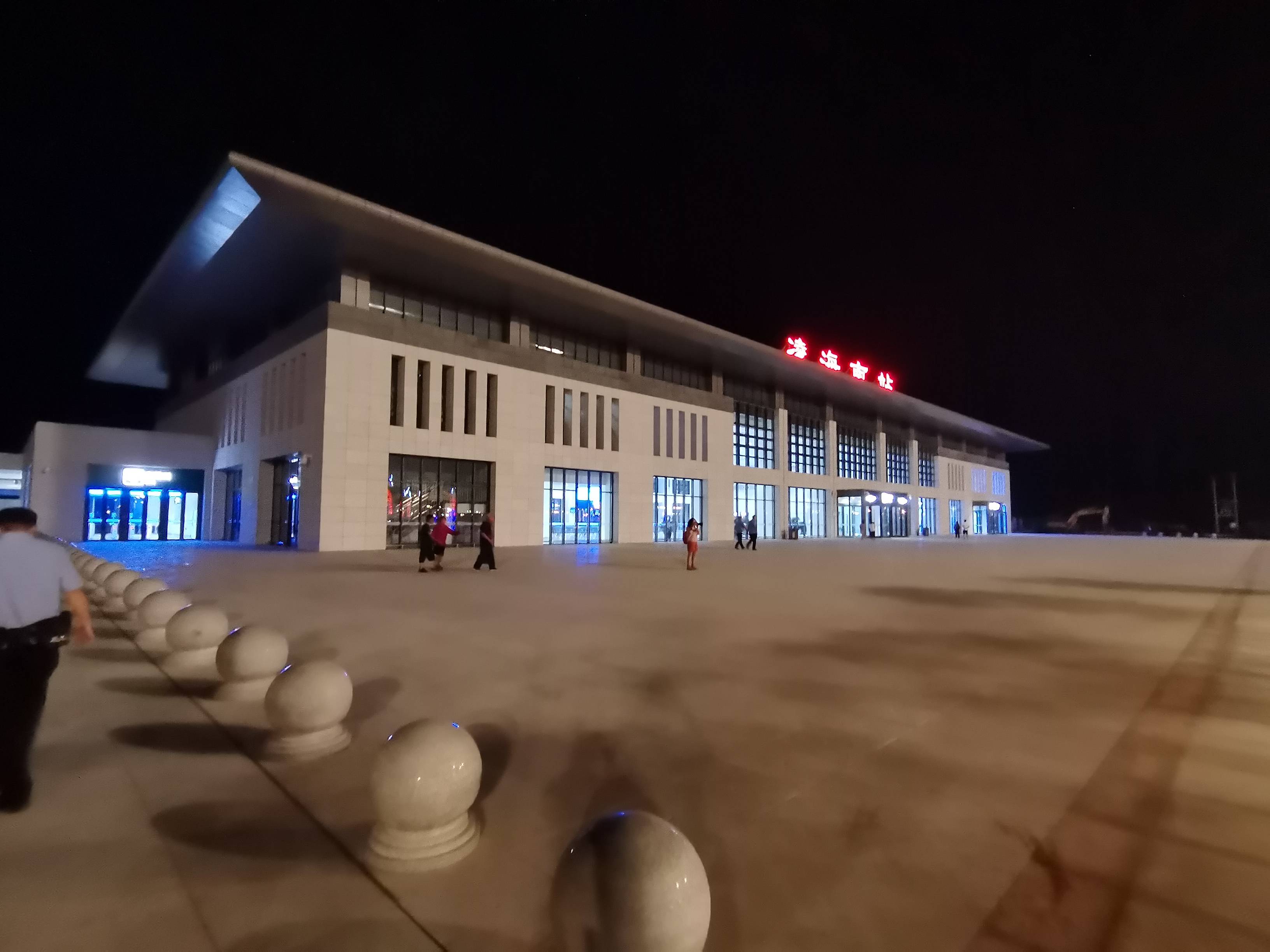 针对分管朝凌高铁凌海南站的特点,锦州南车站派出所党支部合理部署