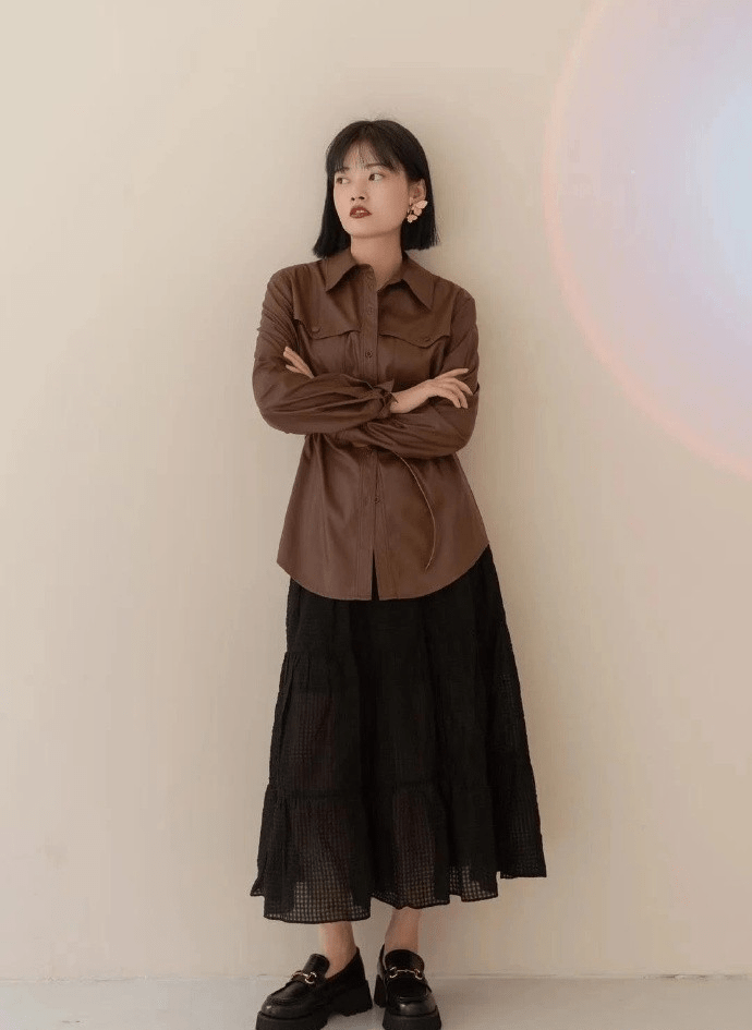 显得|女人不要再把“衬衫”塞裤子了，今年流行这样穿