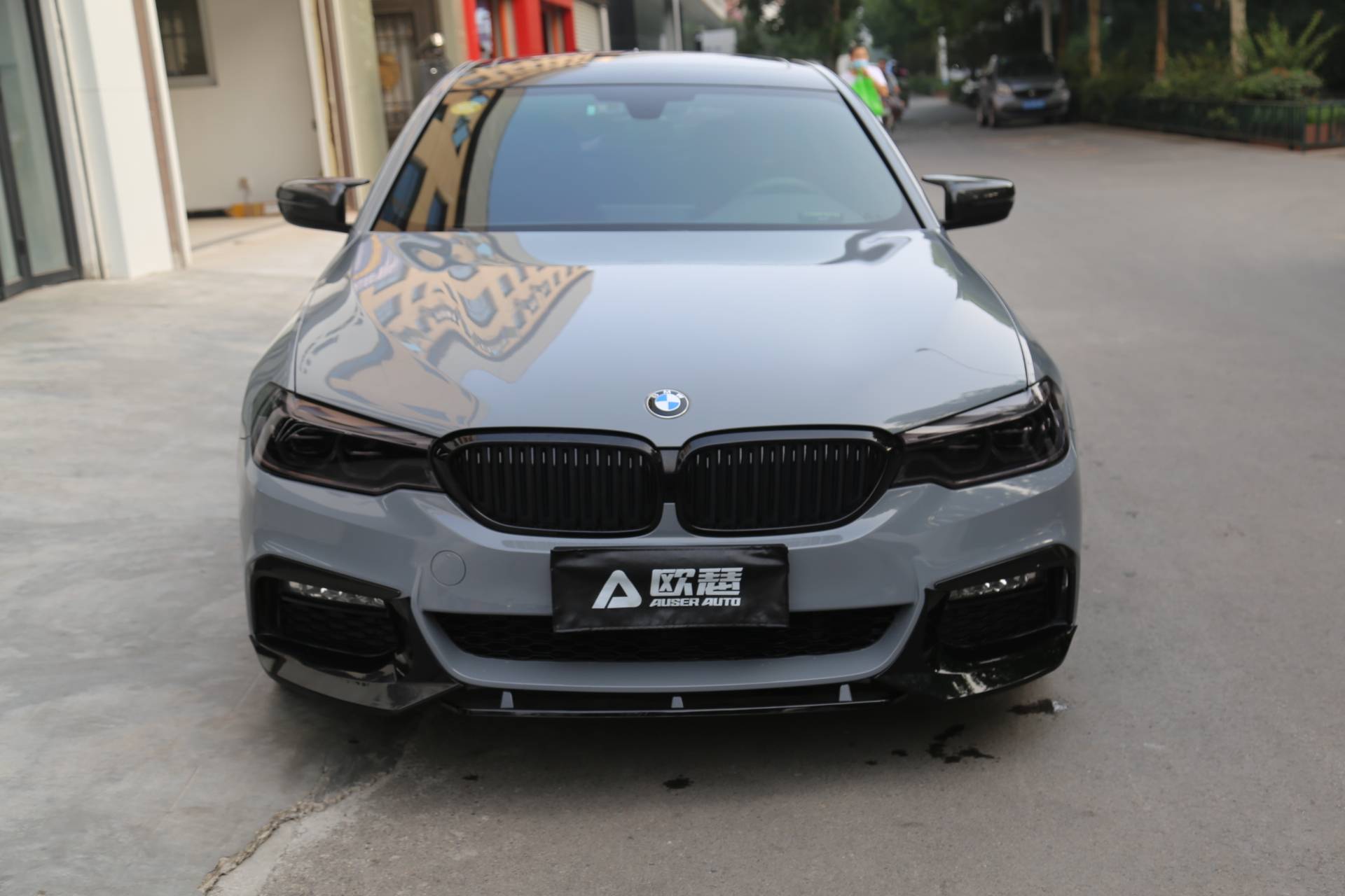 传承经典宝马五系全车改色贴膜高亮纳多灰