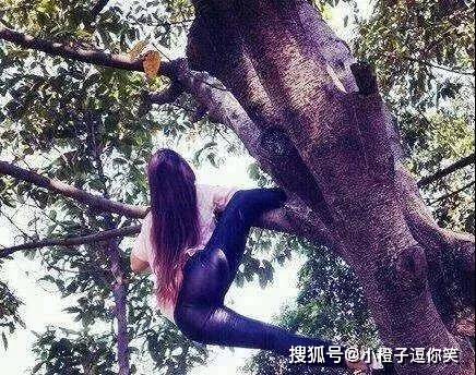 爆笑時刻：妹子，你這褲子確定沒有穿錯麼 搞笑整蠱 第2张