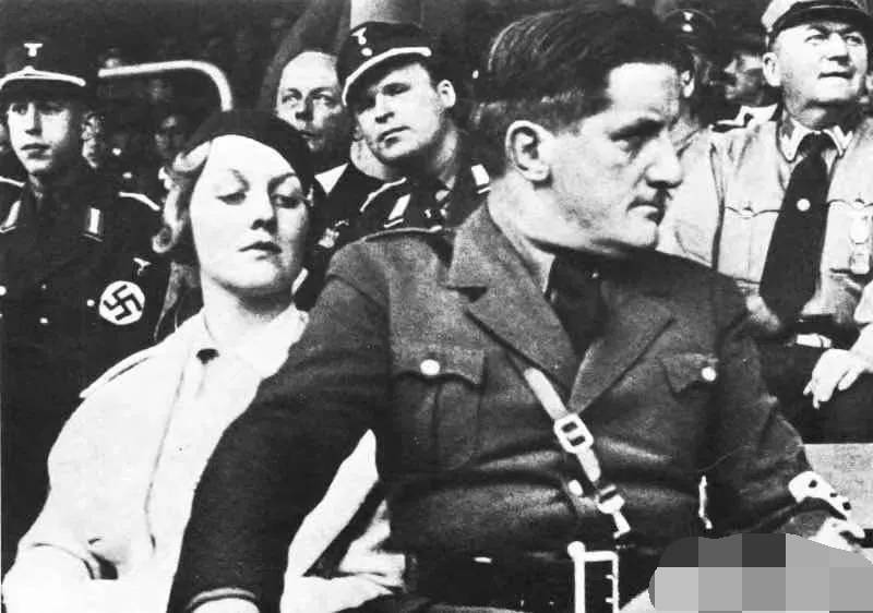 扶助希特勒从底层到攫取德国的最高权力，他背后的贵人是谁？插图3