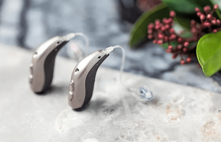 耳道情况,日常聆听场景等方面都不一样,助听器也有很多款式和型号,听