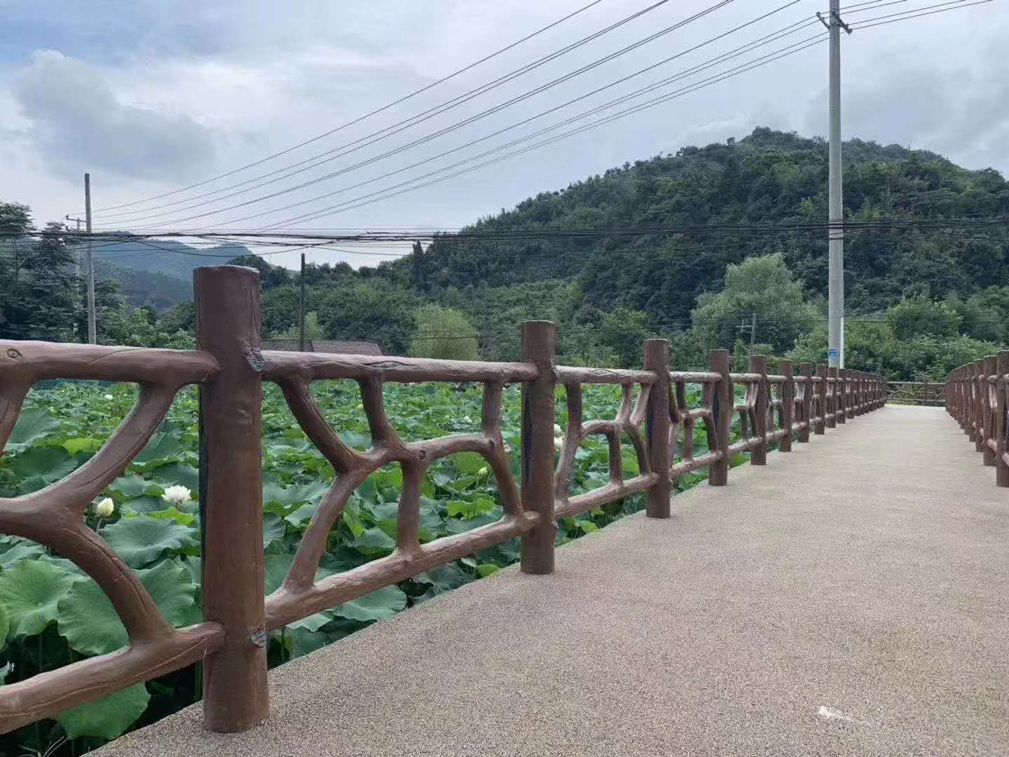 广西仿木护栏招标乡村风貌提升项目贵港仿木栏杆河道护栏应用于荷塘