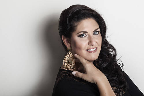 意大利女高音歌唱家安娜派洛兹公开谴责身体羞辱